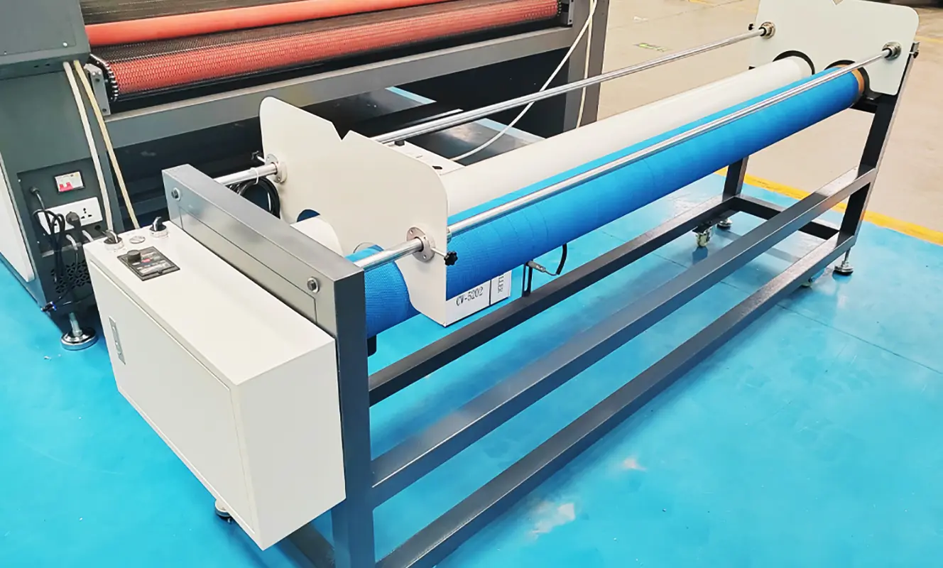 Feeding device for CO2 laser cutting machine Automatic feeding device for a CO2 laser cutting machine, enabling continuous material feeding and efficient processing