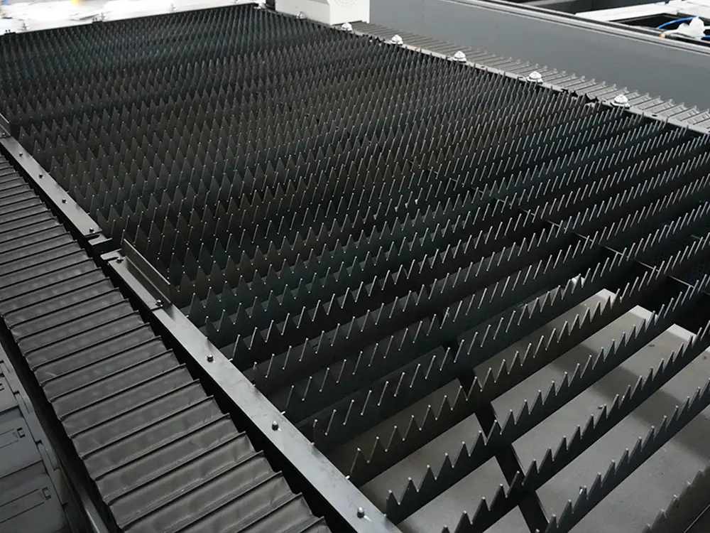 Modular tooth-type slat cutting table Modular tooth-type slat cutting table of the 5x10ft fiber laser metal sheet cutting machine