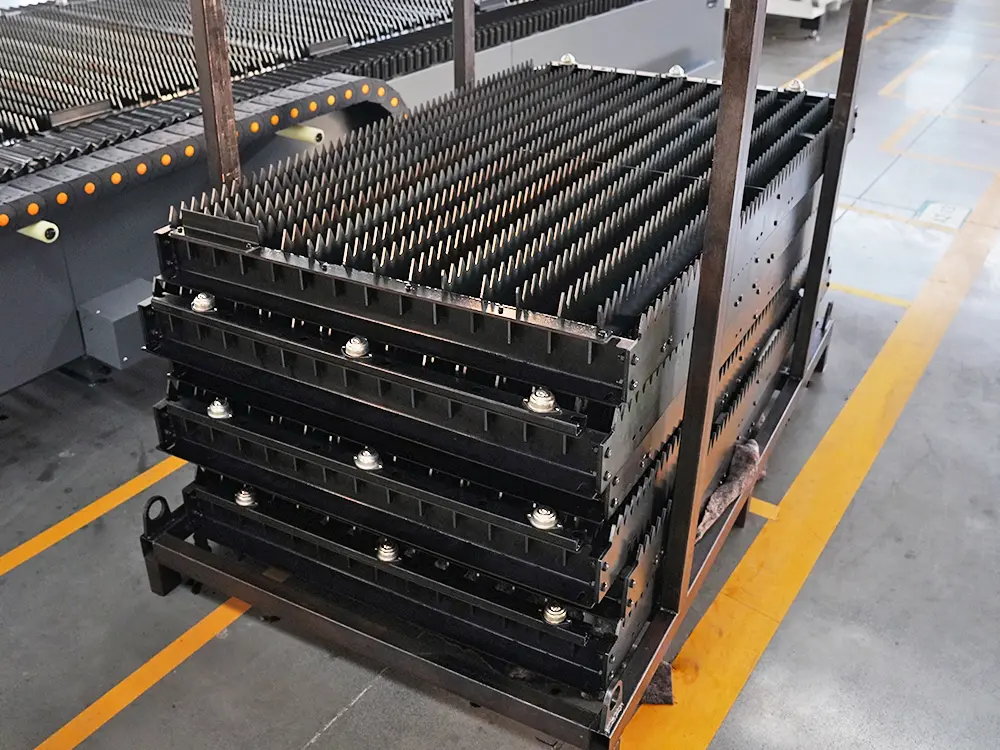 Modular tooth-type slat cutting table Modular tooth-type slat cutting table of the 5x10ft fiber laser metal sheet cutting machine