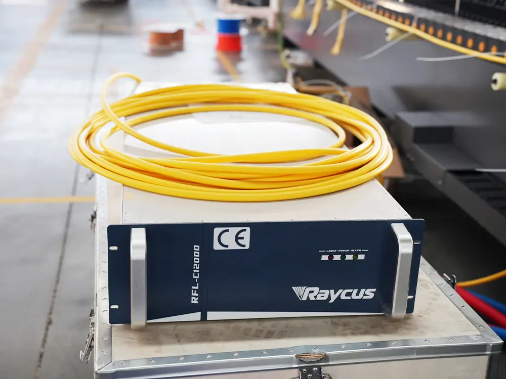 Raycus 12kW fiber laser source Raycus 12kW fiber laser source of the 5x10ft fiber laser metal sheet cutting machine