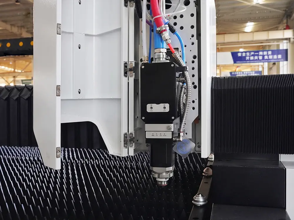 BOCHU BLT442 laser cutting head BOCHU BLT442 laser cutting head for the 5x10ft fiber laser metal sheet cutting machine