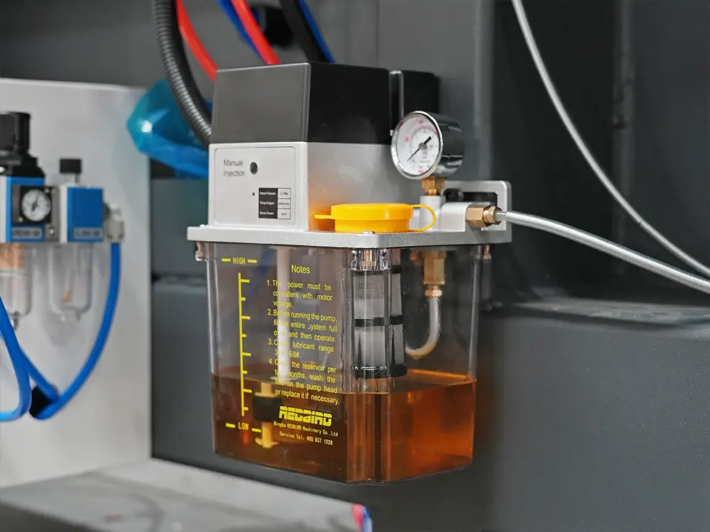 Electric automatic lubrication system for high-speed fiber laser tube cutting machine with automatic loading & unloading