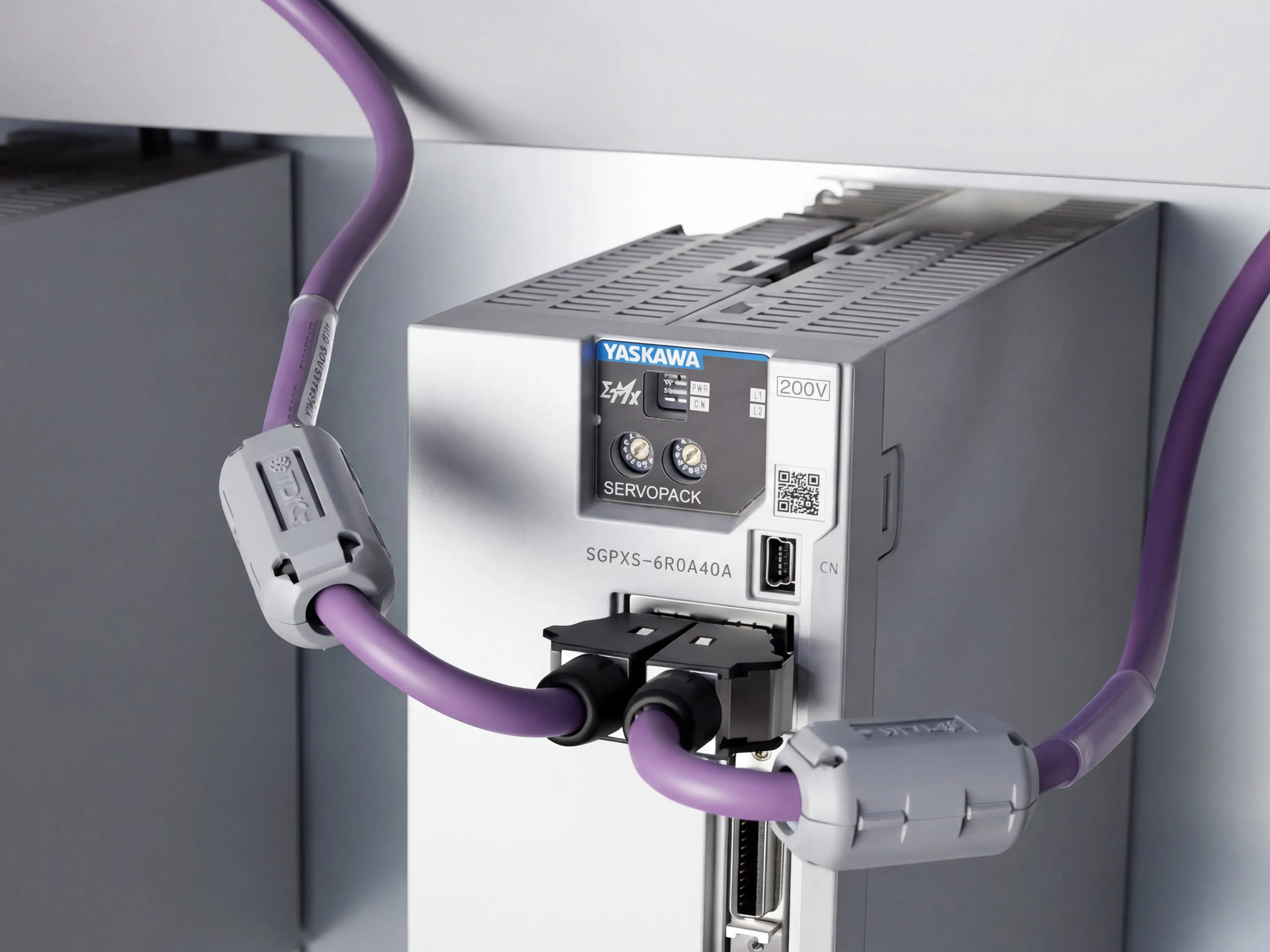 Yaskawa (Japan) 1300W bus servo drive of Spire 2130 ATC CNC router