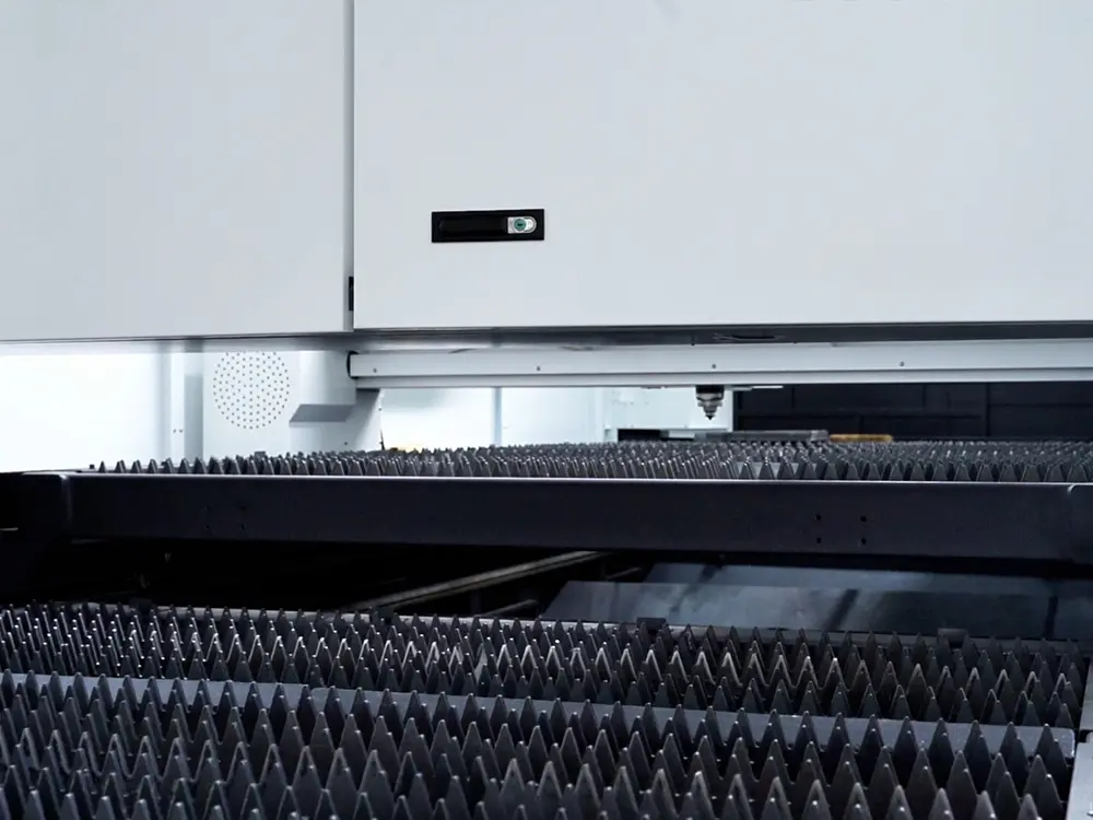Shuttle worktable (exchange worktable) Shuttle worktable (exchange worktable) of the enclosed fiber laser sheet cutting machine with shuttle table