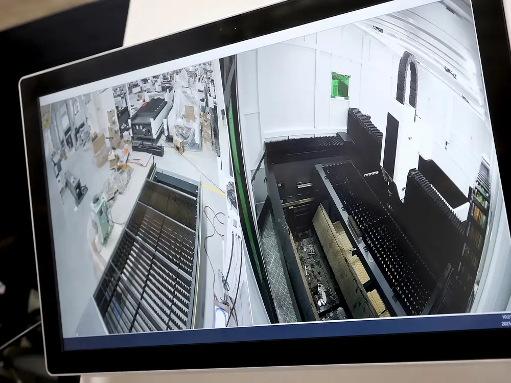 Monitor Monitor of the enclosed fiber laser sheet cutting machine with shuttle table