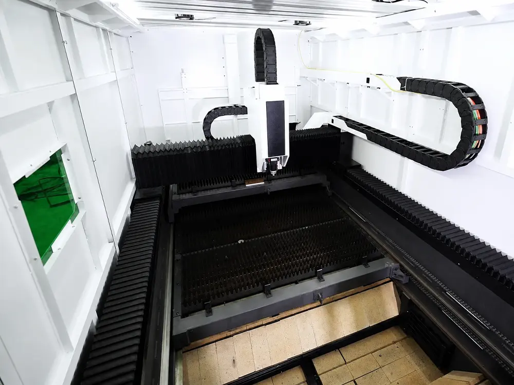Heavy-duty machine bed base Heavy-duty machine bed base of the enclosed fiber laser sheet cutting machine with shuttle table