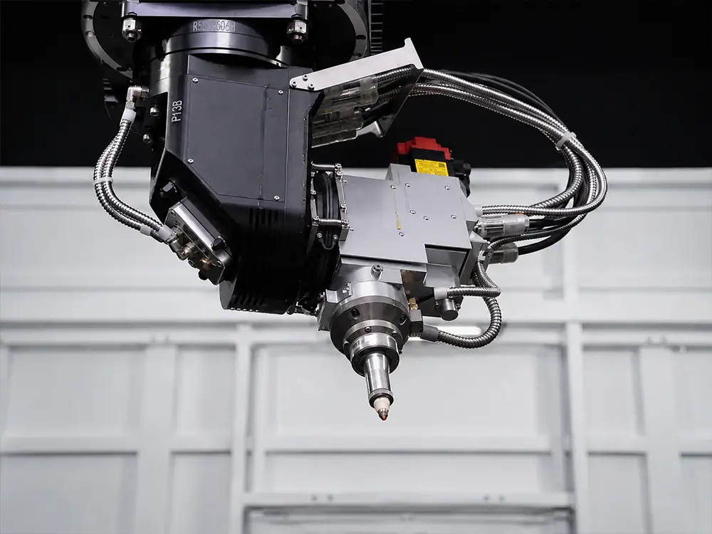 5-axis laser cutting head 5-axis laser cutting head of the 3D 5-axis fiber laser cutting machine with rotary exchange worktable