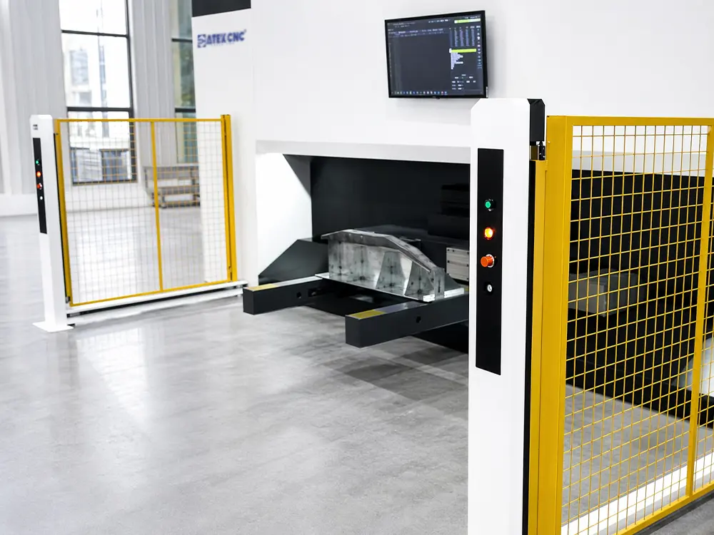 Dual safety light curtain protection system Dual safety light curtain protection system of the 3D 5-axis fiber laser cutting machine with rotary exchange worktable