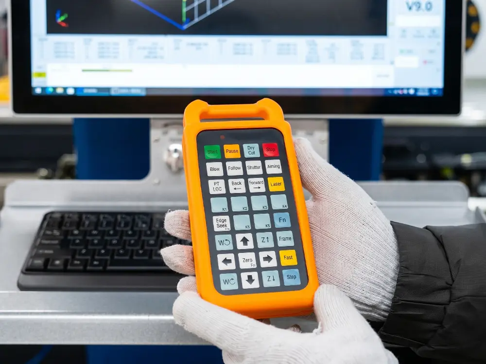 BOCHU WKB-V6 wireless handheld controller BOCHU WKB-V6 wireless handheld controller for large 4-chuck fiber laser tube cutting machine
