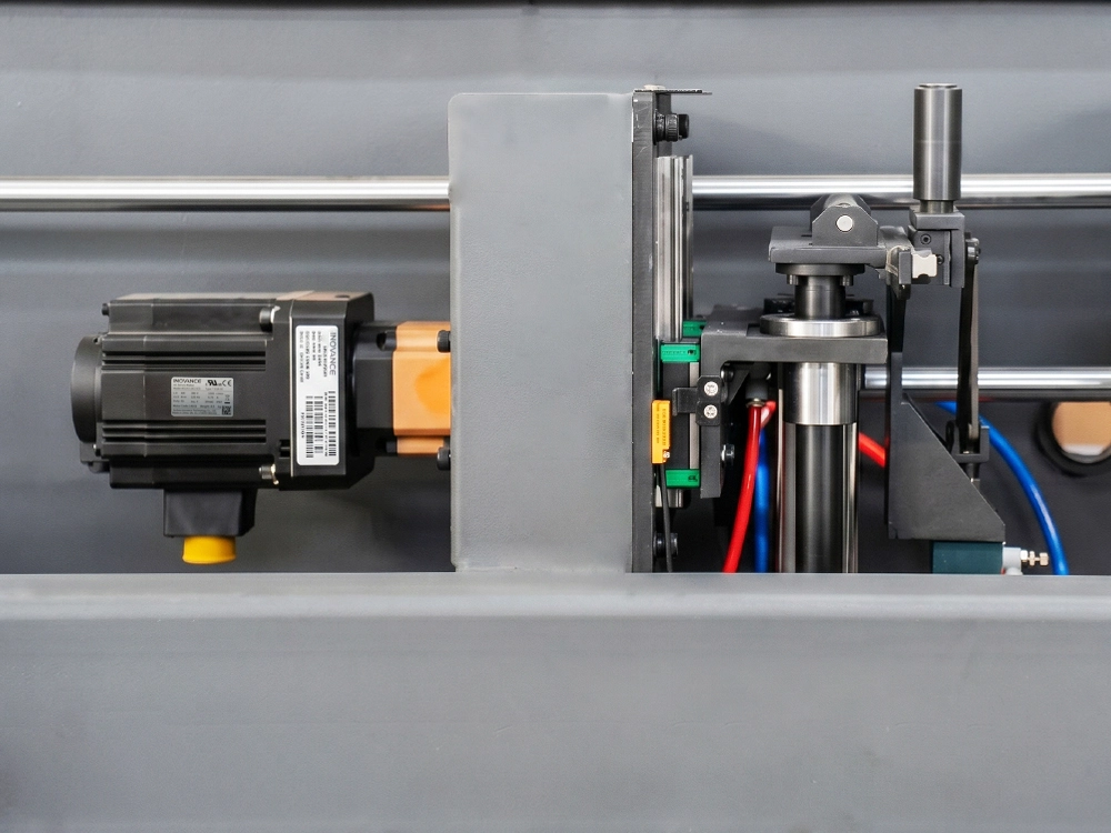 Inovance bus-based absolute servo system Inovance bus-based absolute servo system for large 4-chuck fiber laser tube cutting machine