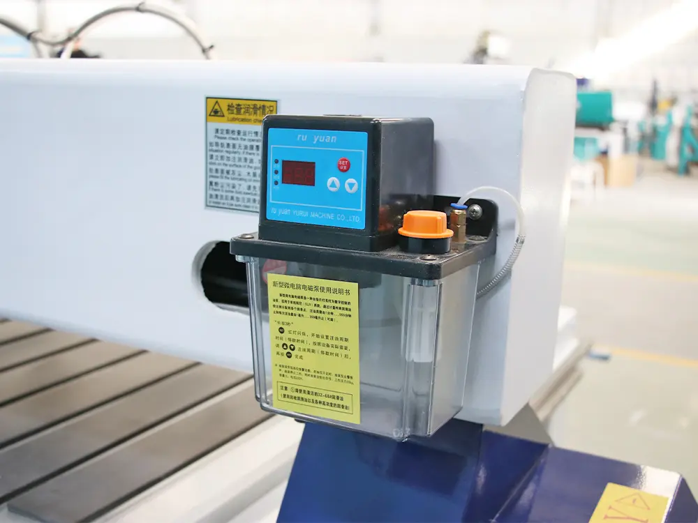 Automatic electric lubricator for CNC router