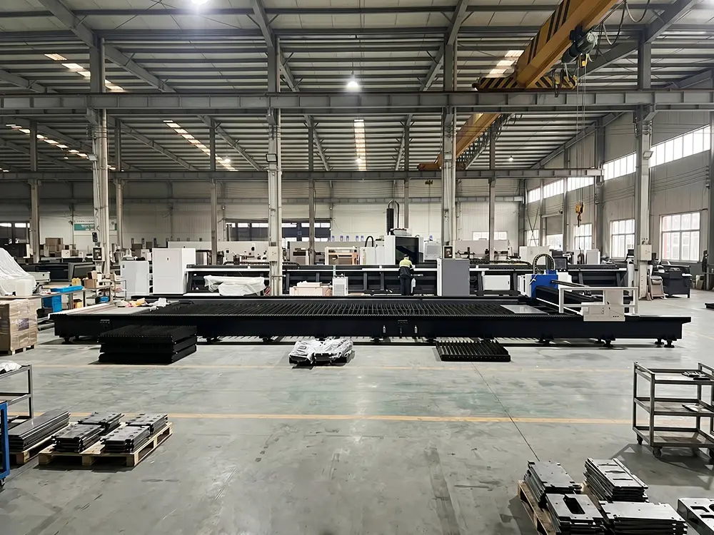 Right view of the large-format fiber laser sheet cutting machine Right view of the large-format fiber laser sheet cutting machine