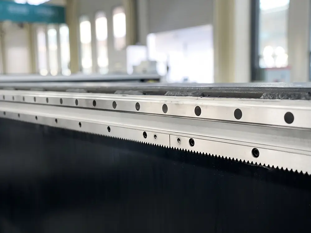 High-precision transmission system High-precision transmission system for the 2-chuck fiber laser tube cutting machine with feeding system