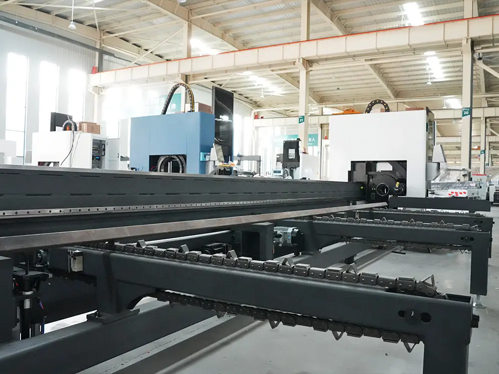 Automatic loading system Automatic loading system of the 2-chuck fiber laser tube cutting machine with feeding system