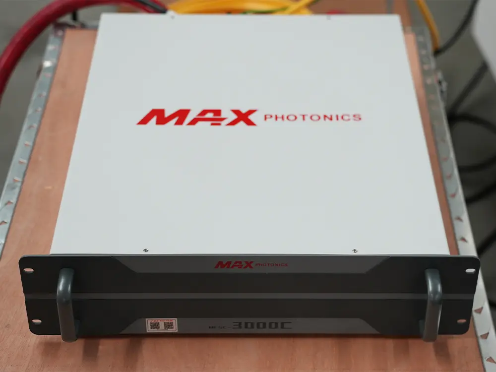 Maxphotonics 3000W fiber laser source Maxphotonics 3000W fiber laser source for the 2-chuck fiber laser tube cutting machine with feeding system