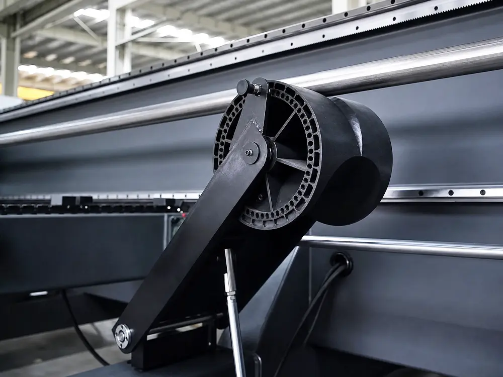 Follow-up support device (V-shaped rollers) Follow-up support device (U-shaped rollers)