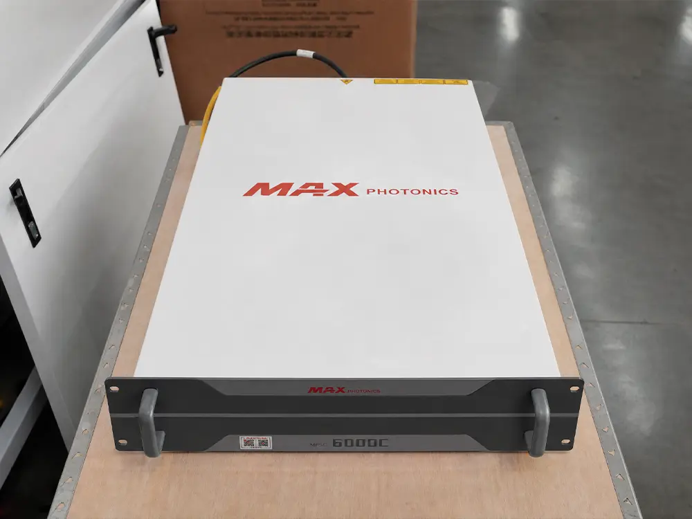 Maxphotonics 6000W fiber laser source Maxphotonics 6000W fiber laser source