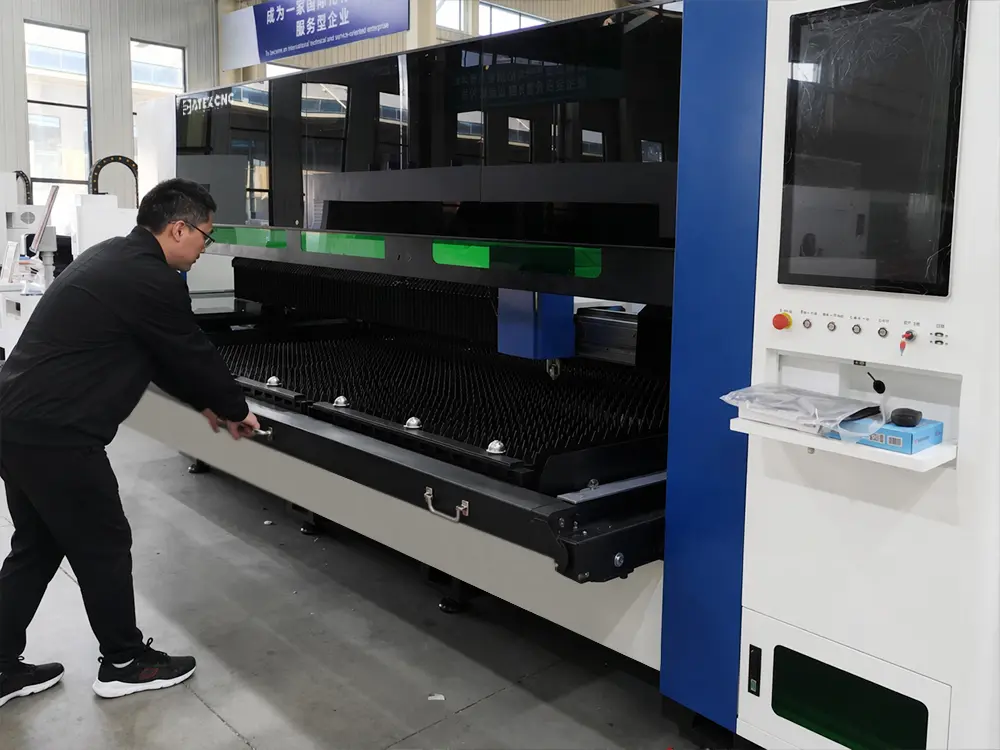 Pull-out worktable Pull-out worktable of the enclosed fiber laser sheet cutting machine with pull-out worktable