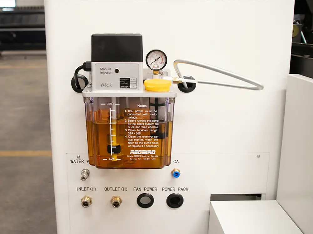 Automatic lubrication system Automatic lubrication system for the 3-chuck fiber laser tube cutting machine