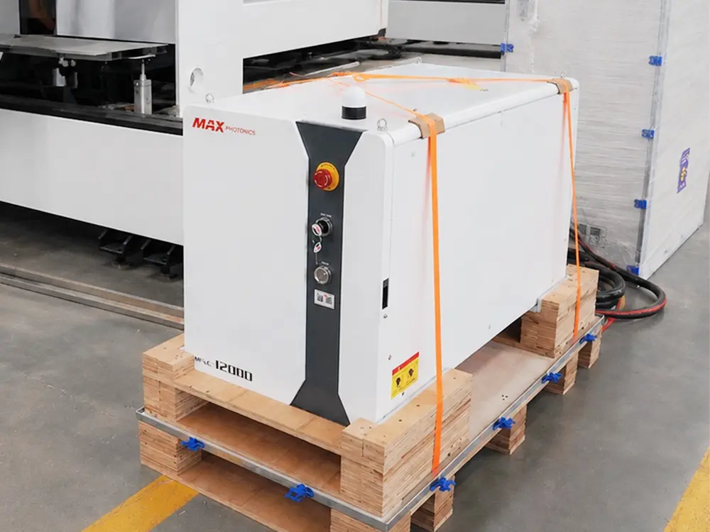 Maxphotonics (Max) 12,000W fiber laser source Maxphotonics (Max) 12,000W fiber laser source of the 3-chuck fiber laser tube cutting machine