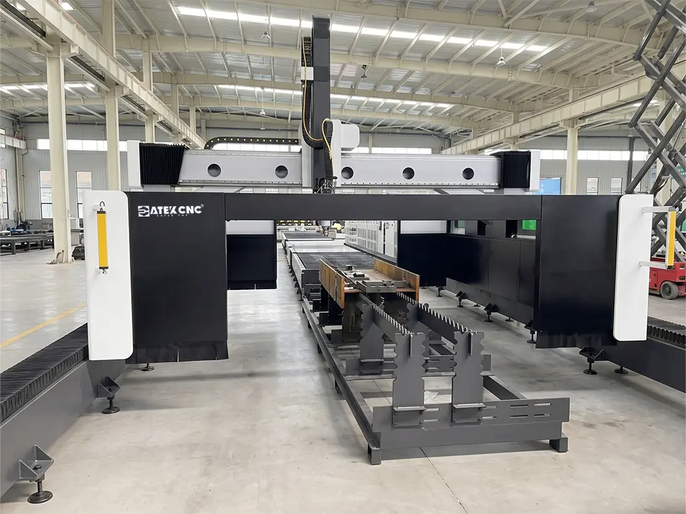 Sheet metal protective enclosure Sheet metal protective enclosure of the CK-13033-GRH large-scale all-in-one fiber laser cutting machine