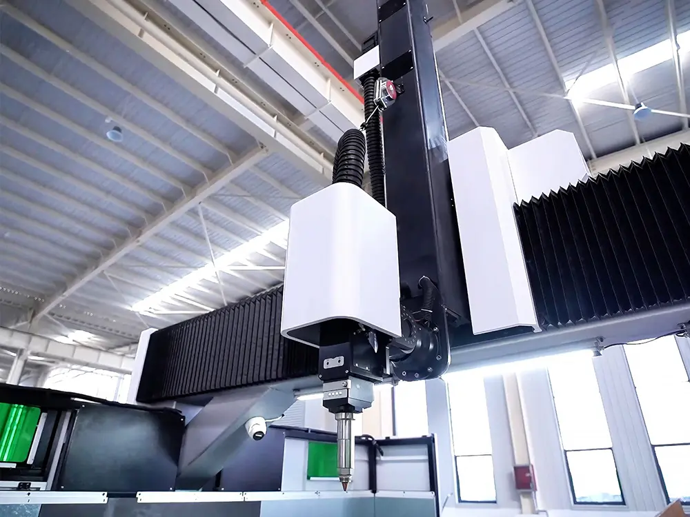 BOCI BLT4 P-series intelligent cutting head BOCI BLT4 P-series intelligent cutting head of the CK-13033-GRH large-scale all-in-one fiber laser cutting machine