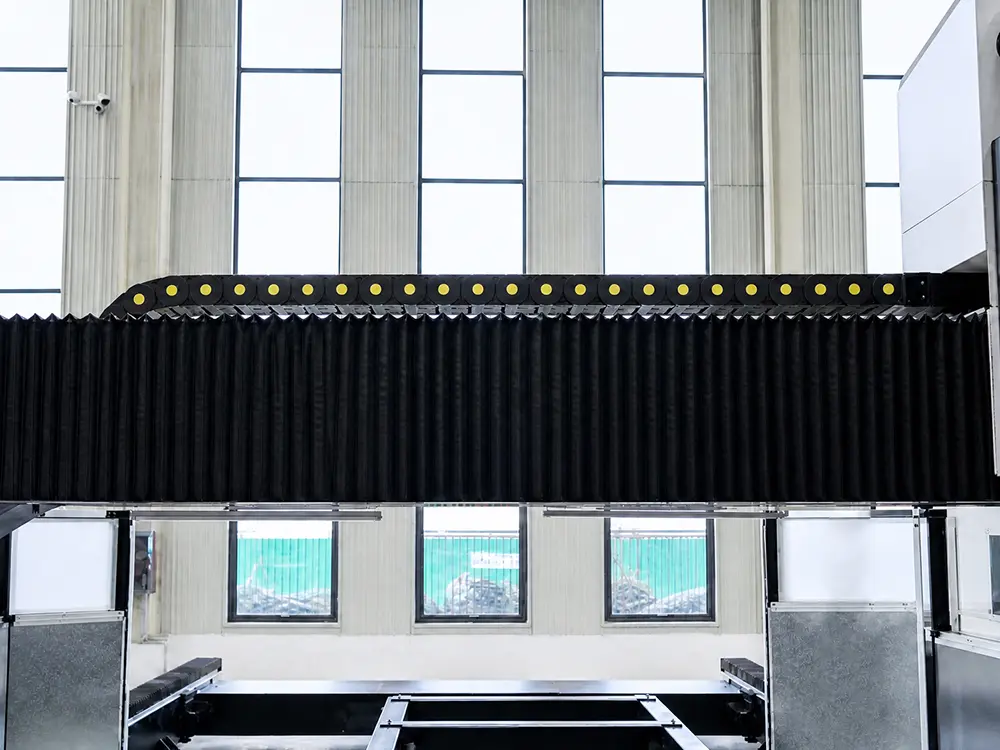 Fully enclosed cable carrier Fully enclosed cable carrier of the CK-13033-GRH large-scale all-in-one fiber laser cutting machine