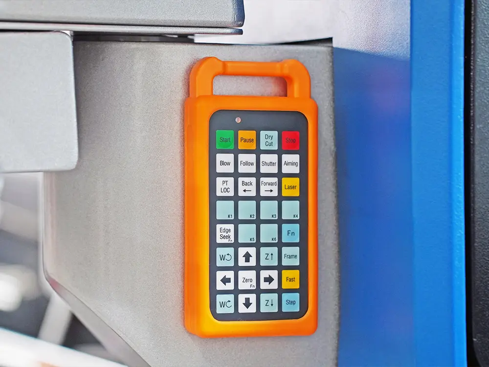 BOCHU WKB-V6H wireless handheld controller BOCHU WKB-V6H wireless handheld controller of the CK-13033-GRH large-scale all-in-one fiber laser cutting machine