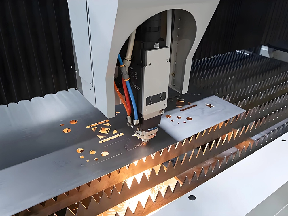 BOCI laser cutting head of the 2040 enclosed fiber laser cutting machine with dual-shuttle table