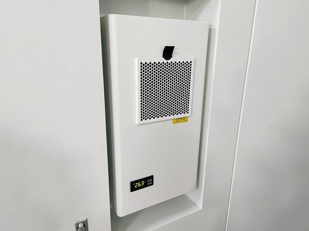 Cooling air conditioner for control cabinet