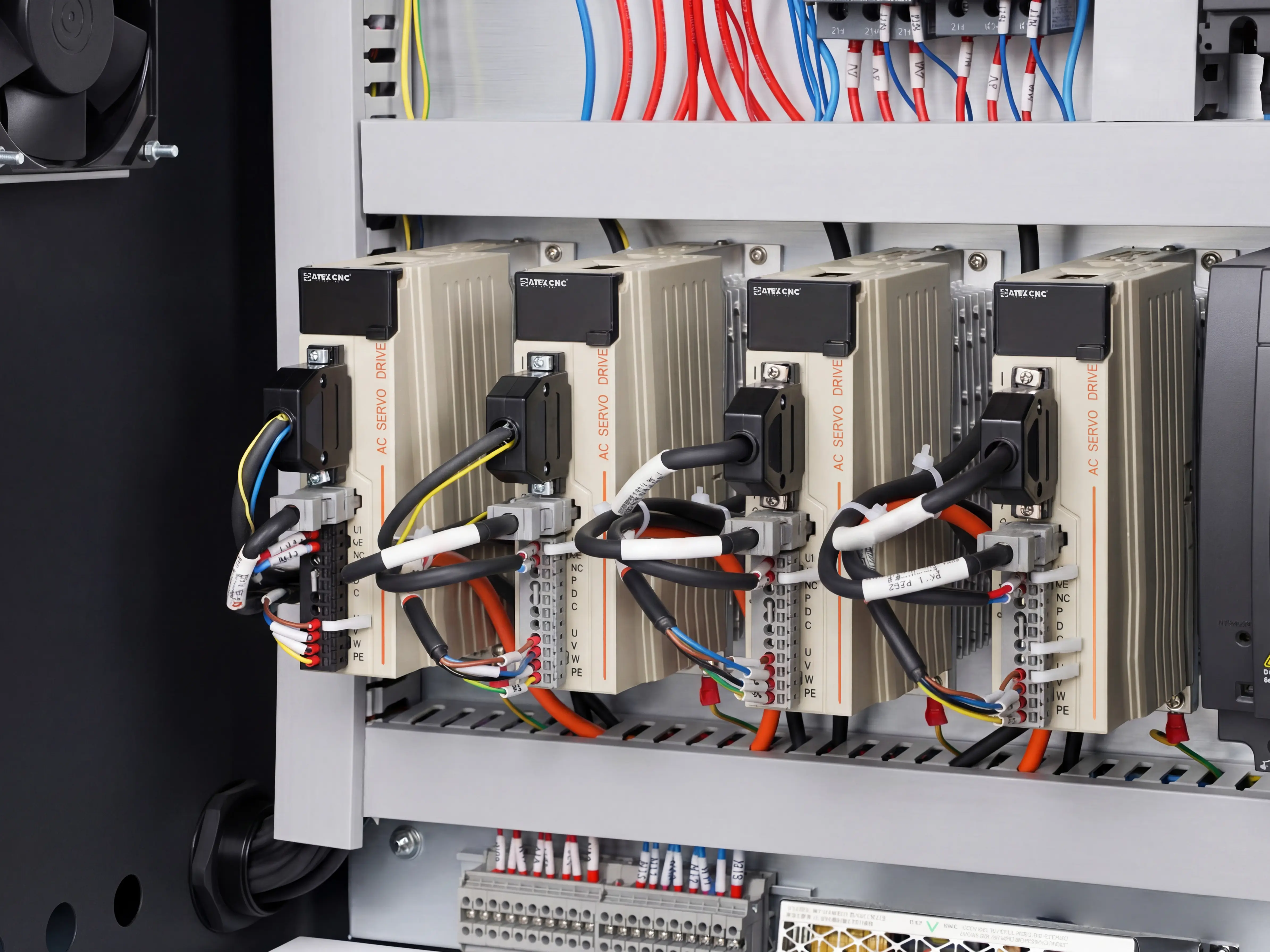 CATEKCNC self-developed 750W servo drive for Z-axis of Spire 1520 CNC router