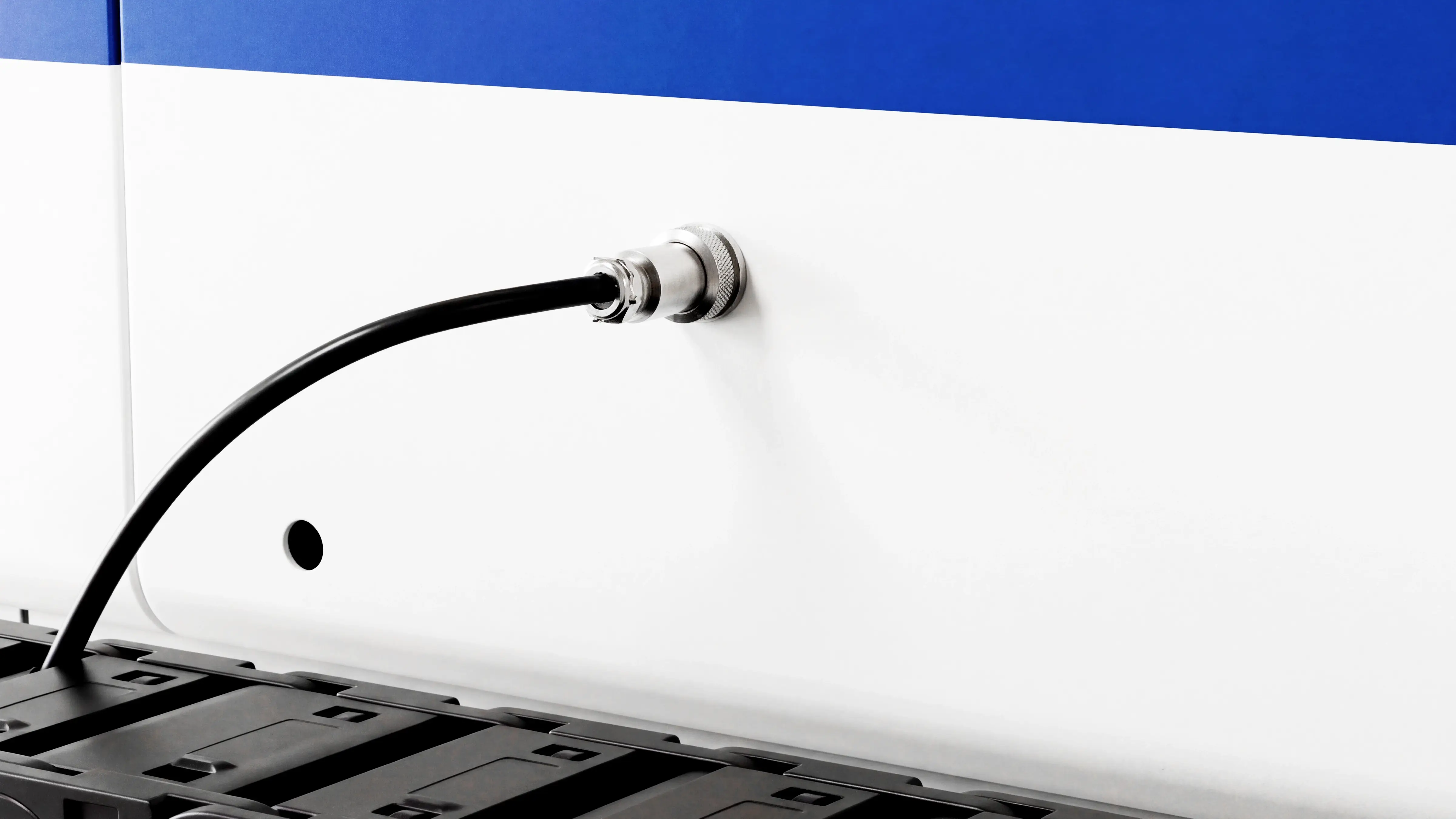 High-reliability aviation plugs of Spire 1325 CNC router