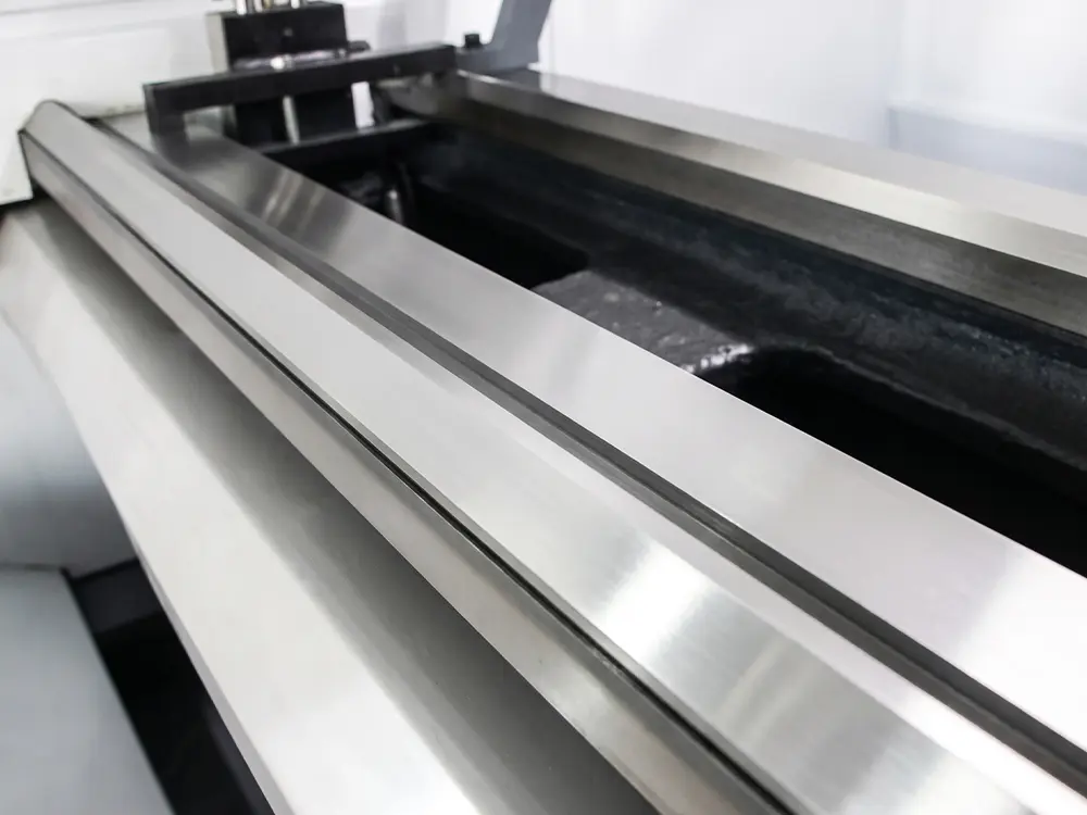 Guideways Guideways for the external-tool thread whirling machine