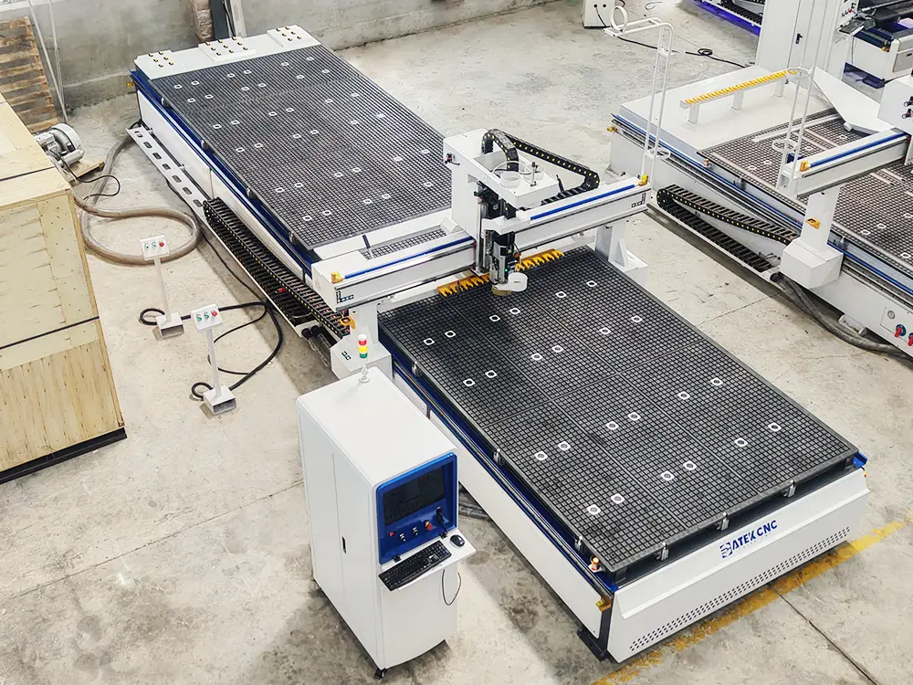 Dual Worktables The dual table CNC nesting machine is equipped with two independent worktables that operate alternately during processing