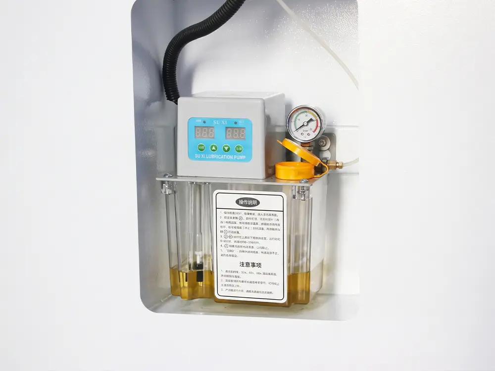 Automatic lubrication system Automatic lubrication system for the external-tool thread whirling machine