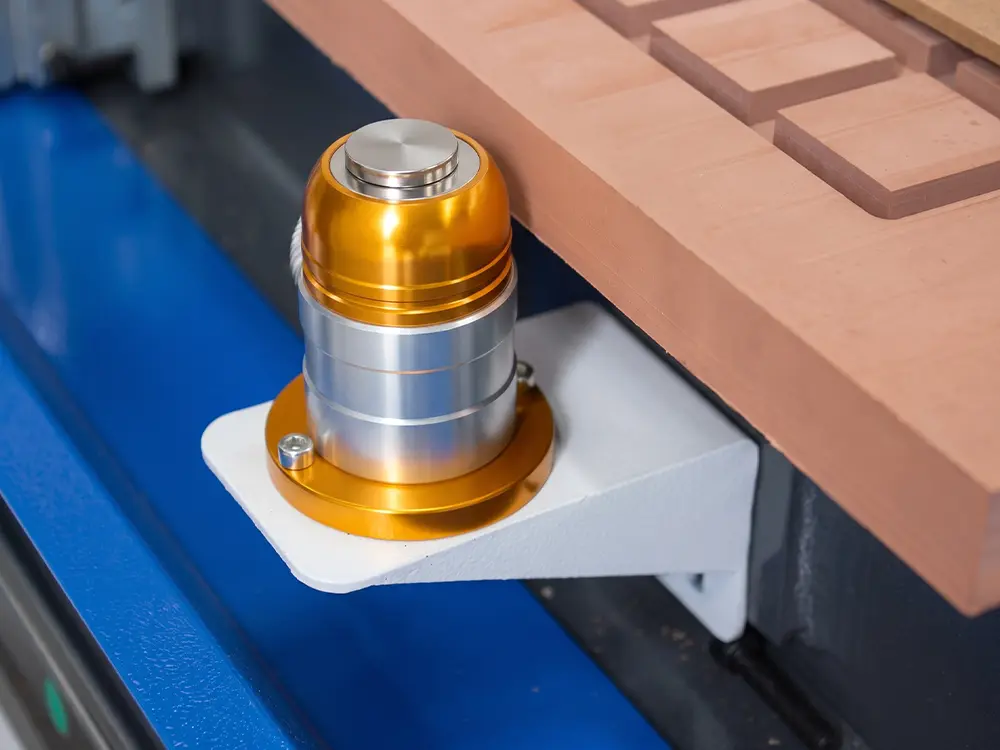 Automatic Tool Setter The CNC nesting machine is equipped with an automatic tool setter.