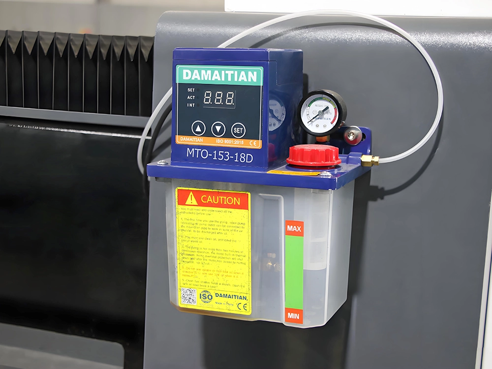 Automatic lubrication system for CNC stone router