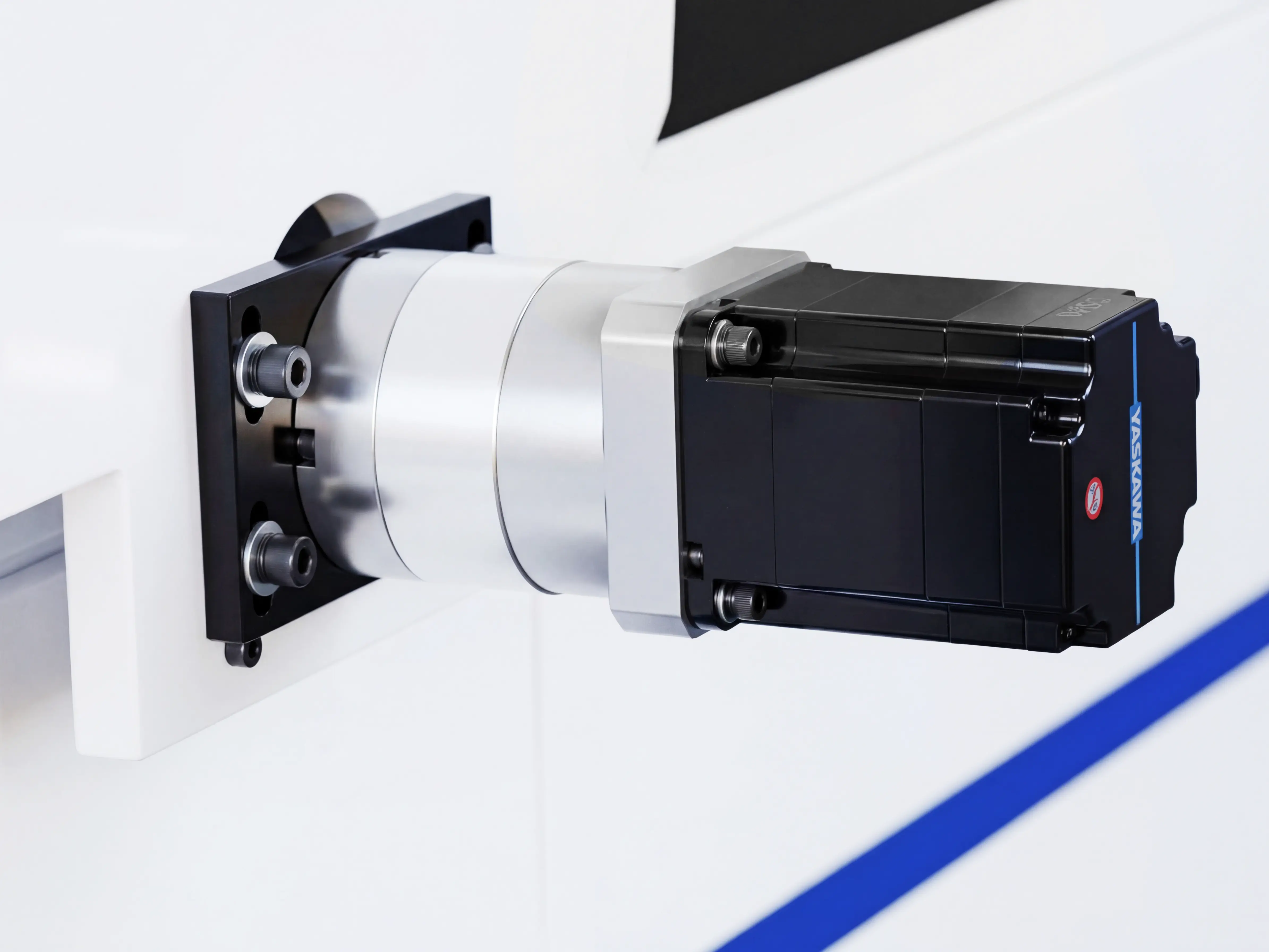  Yaskawa (Japan) servo motor and Shimpo (Japan) planetary gear reducers for Spire 1325 CNC wood router