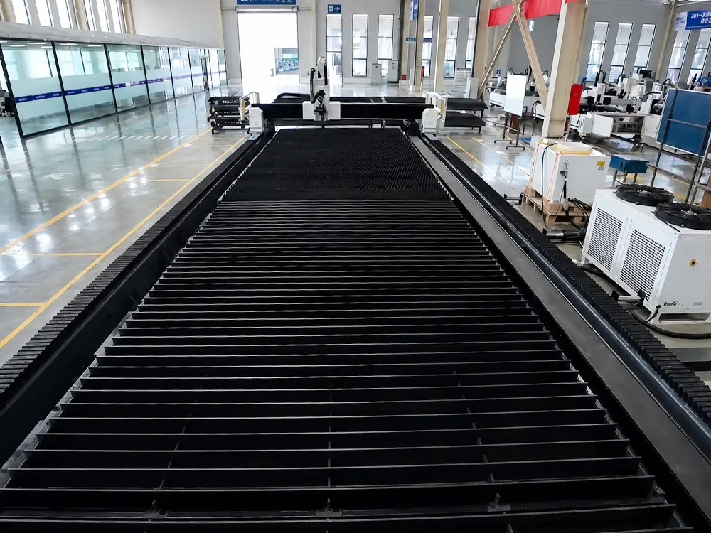 Low-level worktable Low-level worktable of the laser-flame(oxyfuel) hybrid cutting machine