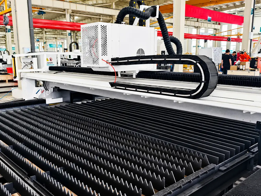 Fully enclosed cable carrier Fully enclosed cable carrier of the laser-flame(oxyfuel) hybrid cutting machine