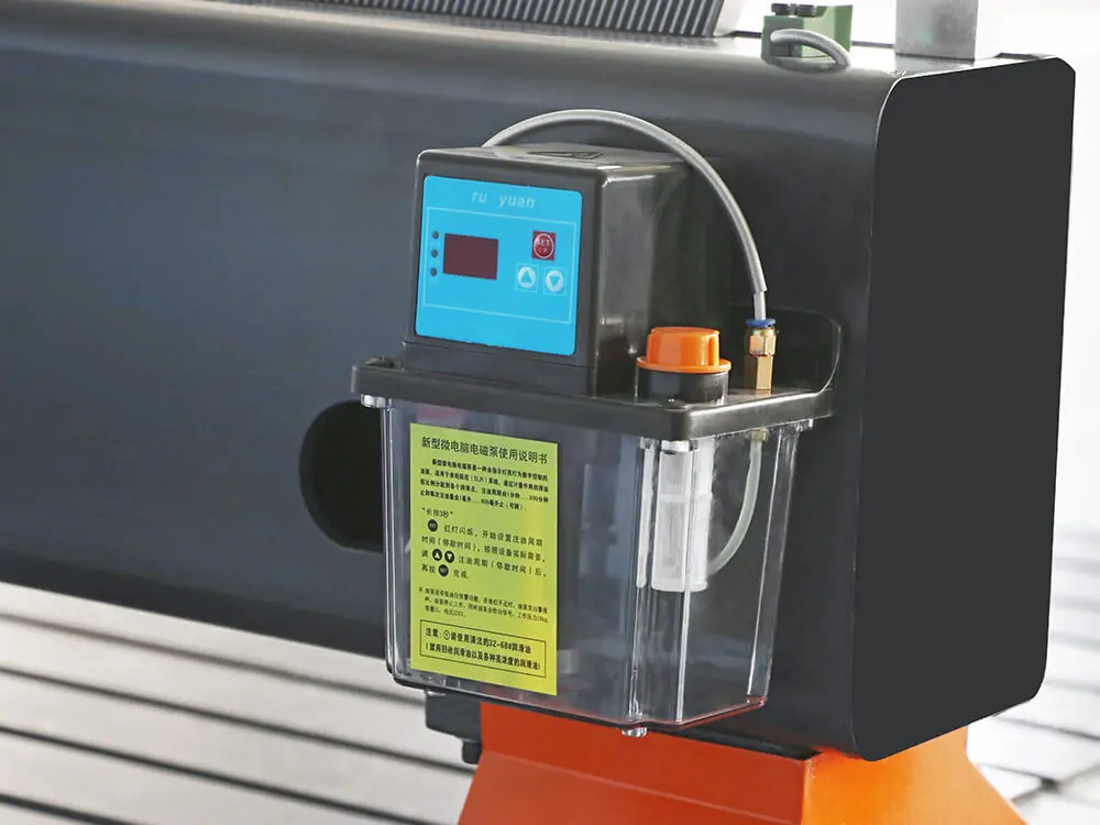 Automatic lubrication system Automatic lubrication system of CK-1325-RT CNC router