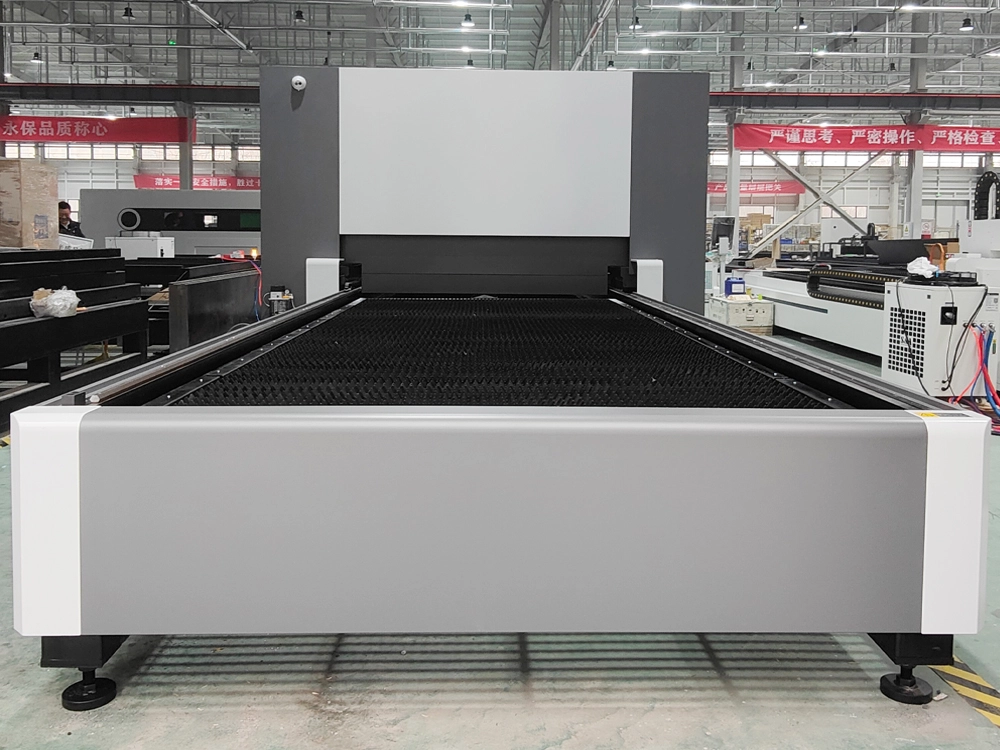 Top 2040 Enclosed Fiber Laser Cutting Machine with  Dual-Shuttle Table