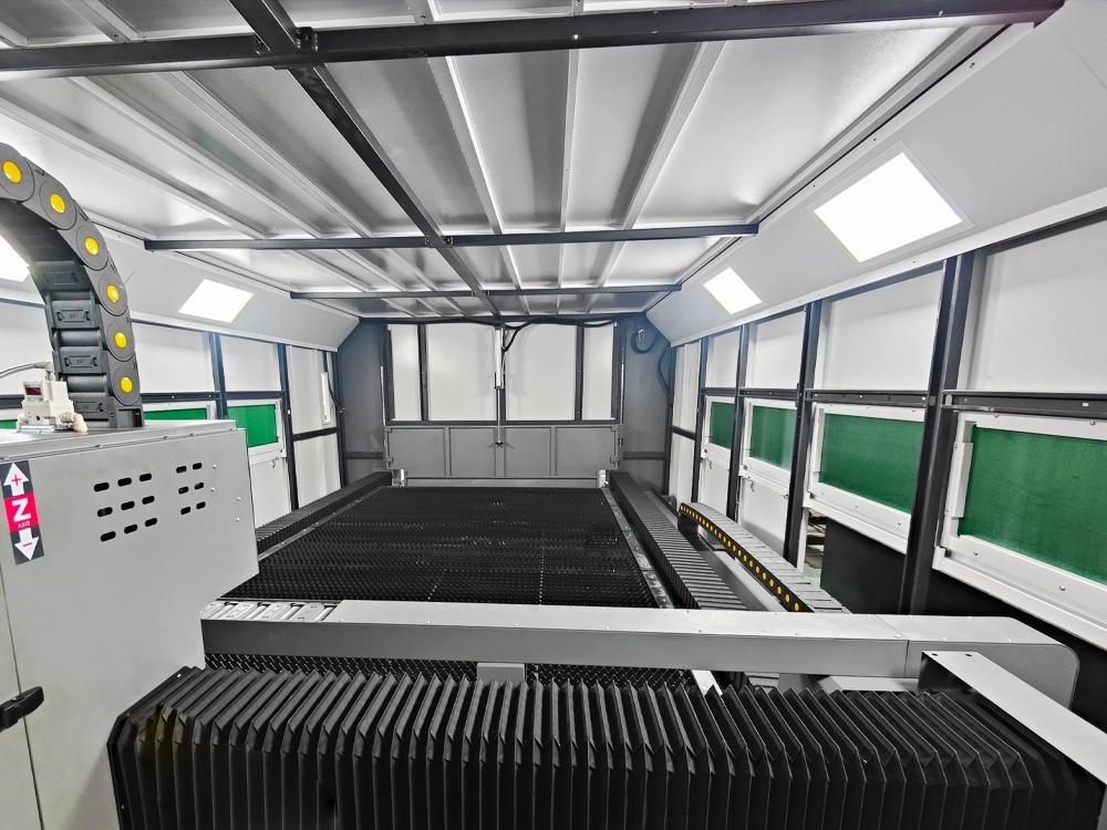 Top 2040 Enclosed Fiber Laser Cutting Machine with  Dual-Shuttle Table