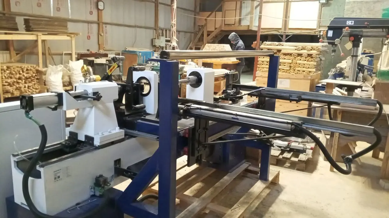 The CNC wood lathe customized for a Russian customer The CNC wood lathe customized for a Russian customer