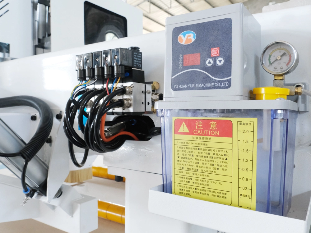 Automatic lubrication oil pot for CNC wood router