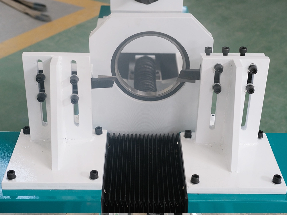 Two V-shaped alloy turning tools for X and Y axes