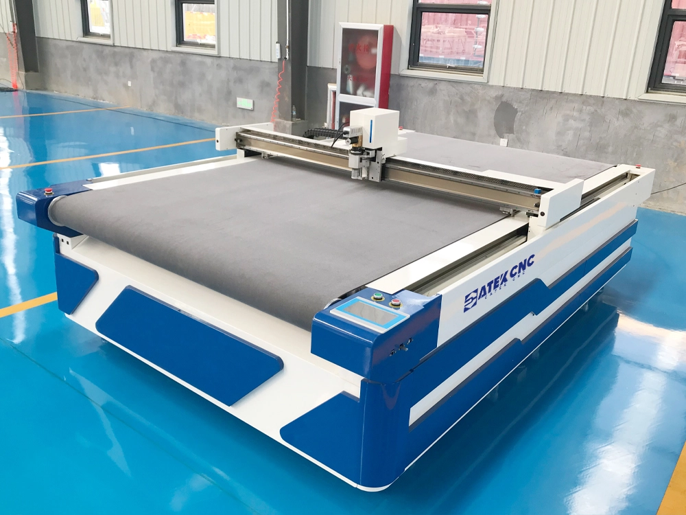 Front view of CNC oscillating knife cutting machine