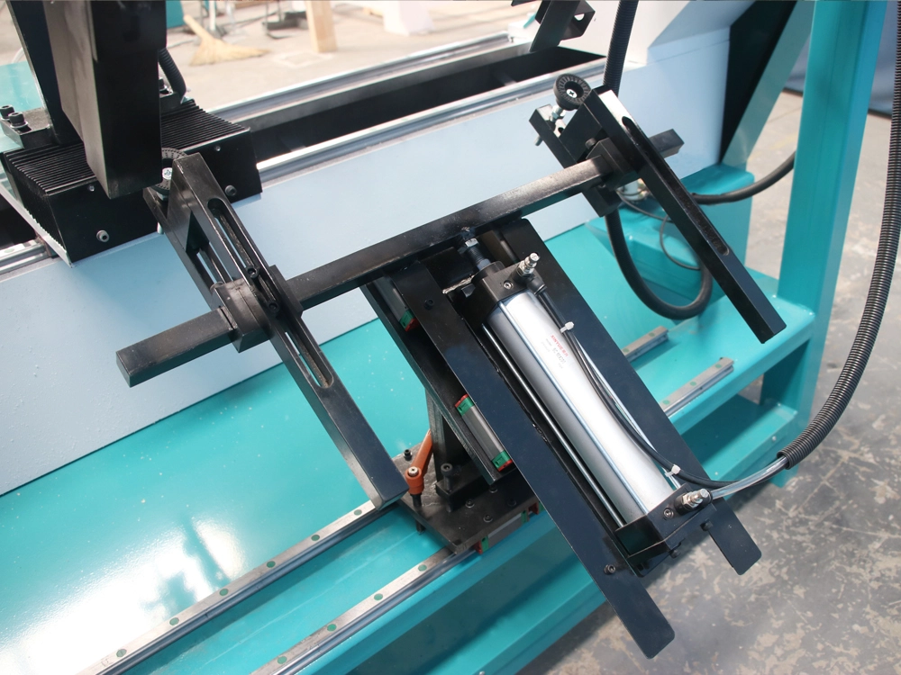 Automatic hopper feed loader of pool cue lathe