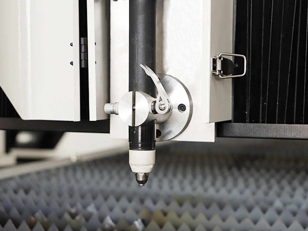 Plasma cutting torch