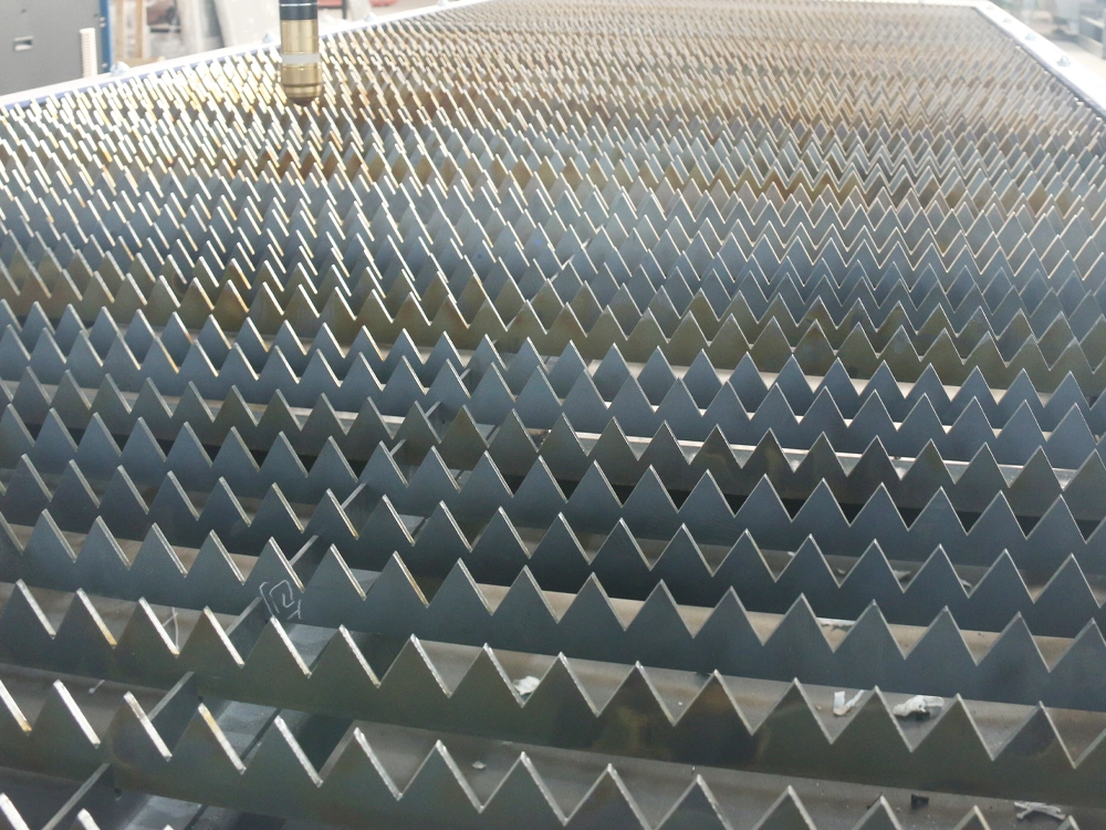 Tooth-type slats workbench for CNC plasma cutter